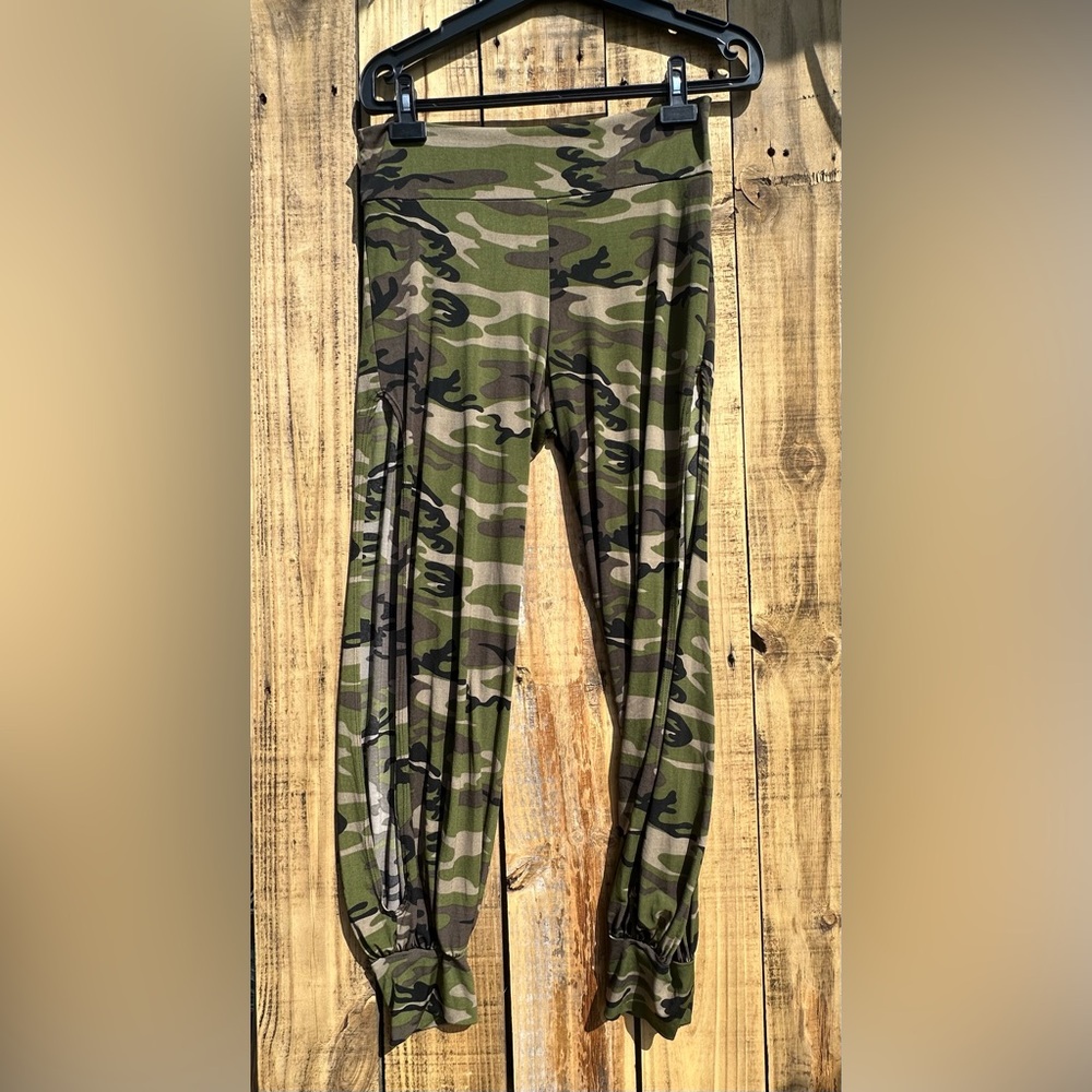 TOPIA side slit Camo Joggers